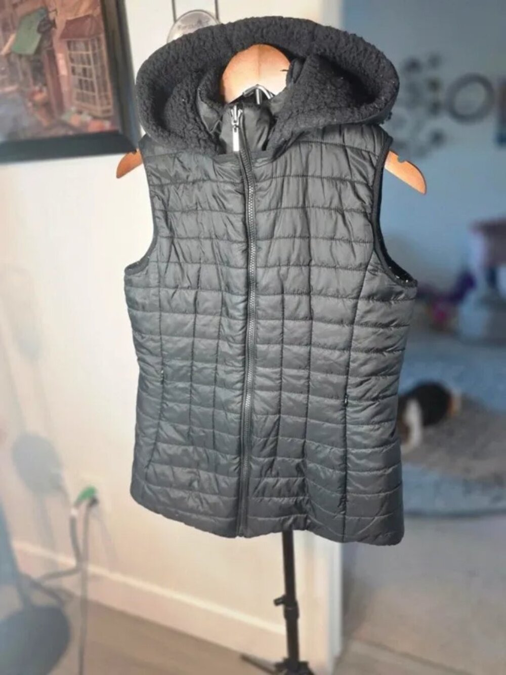 Polyester quilted puffer vest with sherpa fleece hood, women's sleeveless bodywa